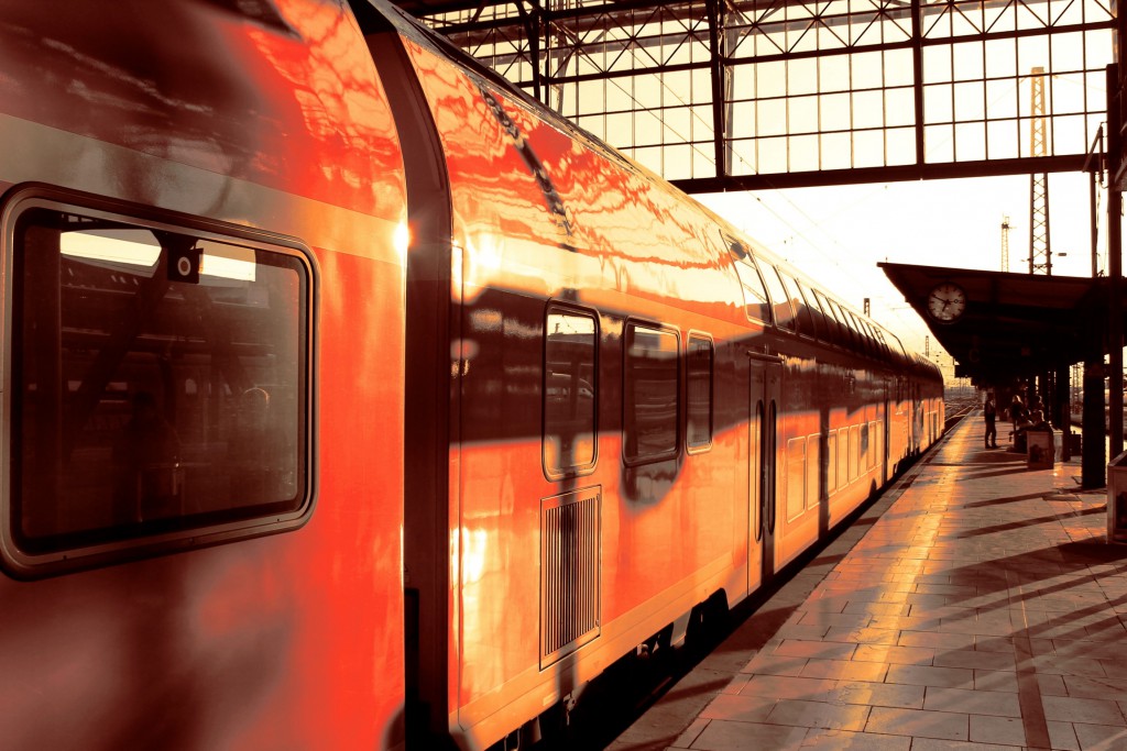 Am 14.09.2014 erstrahlen Doppelstockwagen im Hauptbahnhof Frankfurt (M)