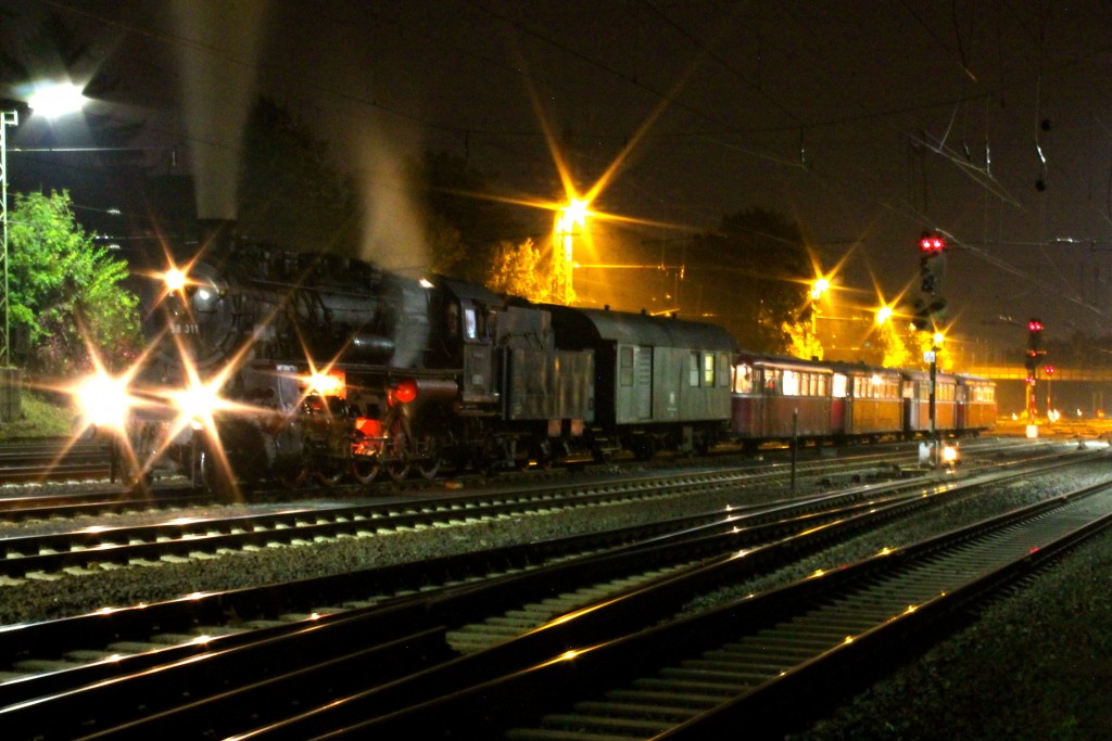 Am 02.10.2014 steht im Bahnhof Gießen-Bergwald 58 311, 996 677, 798 589, 998 184 und 798 829 zur Abfahrt nach Neustadt (Weinstraße) bereit.