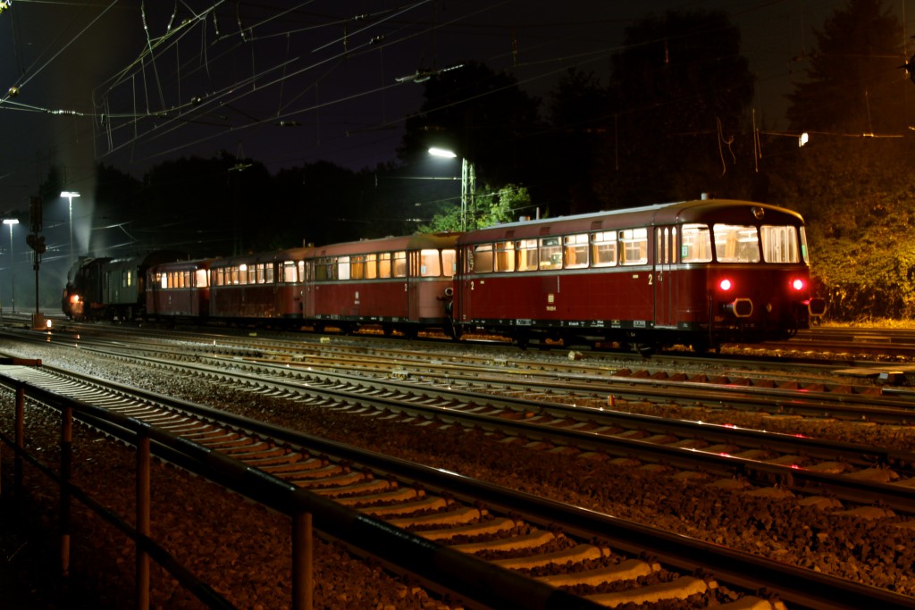 Am 02.10.2014 steht im Bahnhof Gießen-Bergwald 58 311, 996 677, 798 589, 998 184 und 798 829 zur Abfahrt nach Neustadt (Weinstraße) bereit.