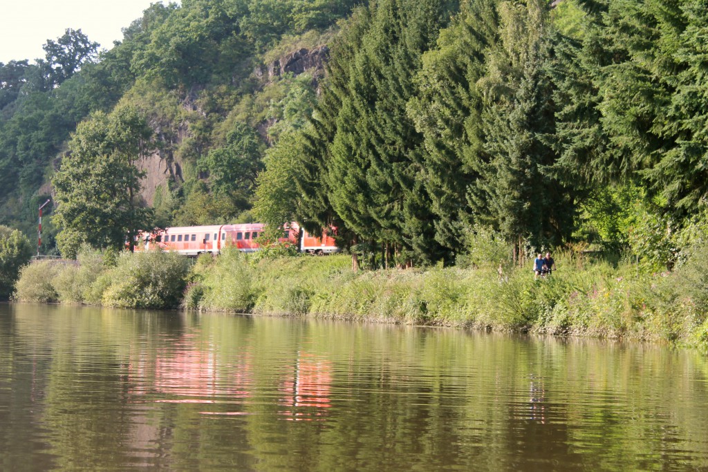 Ein 612 am Einfahrsignal von Runkel auf der Lahntalbahn am 02.08.2014.