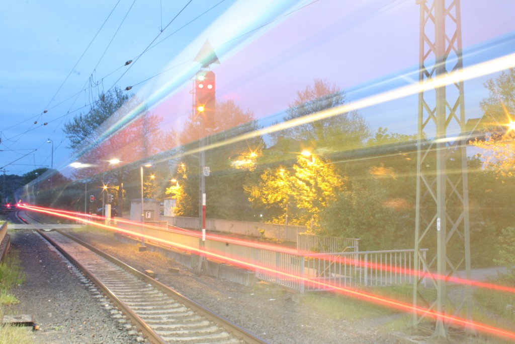 Am Abend des 08.05.2015 fuhr ein GTW der HLB als RB nach Wiesbaden aus dem Bahnhof Eschhofen der Lahntalbahn aus.