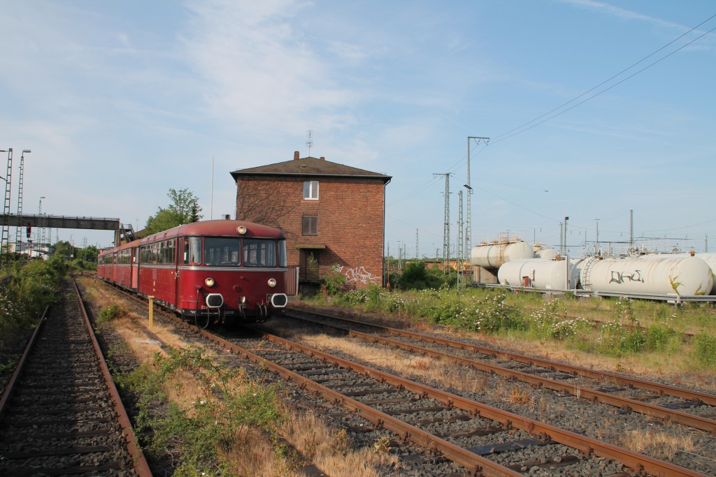 Am morgen des 07.06.2015 stehen die Schienenbusse 798 829, 998 184, 798 589 und 996 677 im Bw Gießen zur Abfahrt bereit.