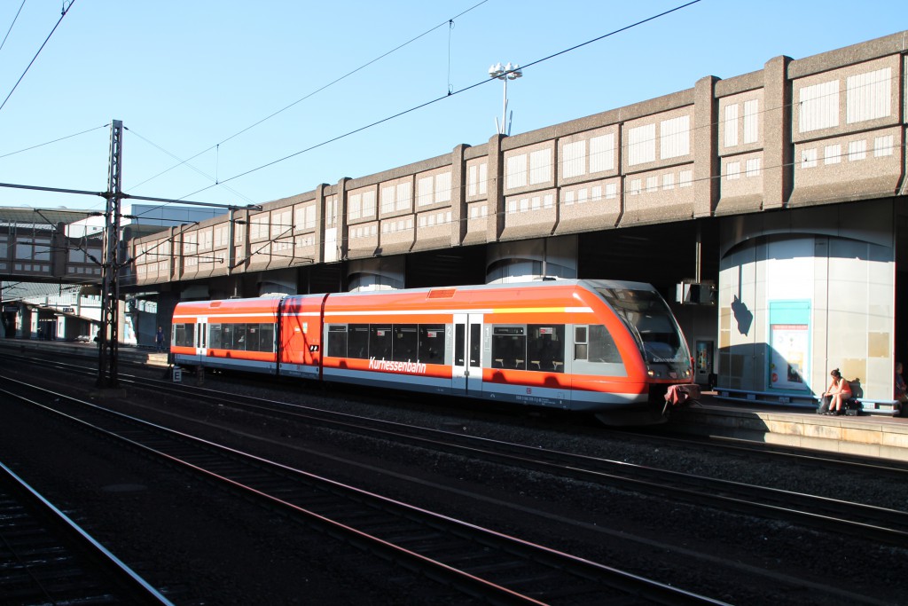 Am 05.06.2015 fuhr ein GTW der Kurhessenbahn als Regionalbahn aus Korbach in den Bahnhof Kassel-Wilhelmshöhe ein um nach einem kurzen Halt zurück zu fahren.