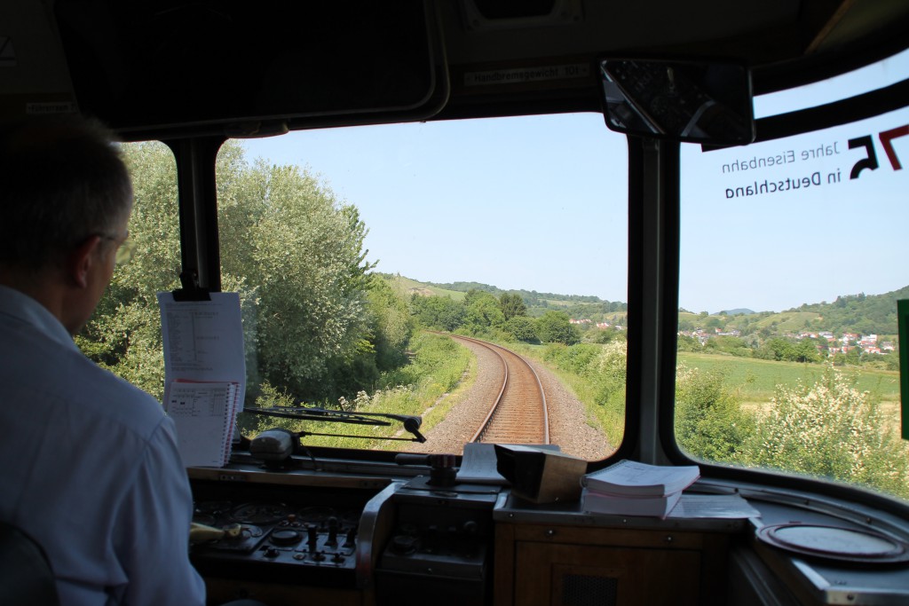 798 829 ist am 08.06.2015 kurz vor Bensheim auf der Nibelungenbahn unterwegs.