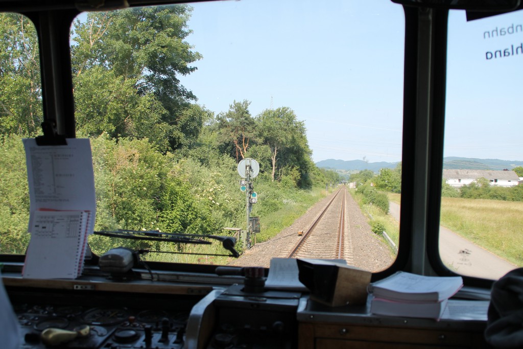 Am 08.06.2014 verlässt 798 829 den Bahnhof Lorsch auf der Nibelungenbahn.