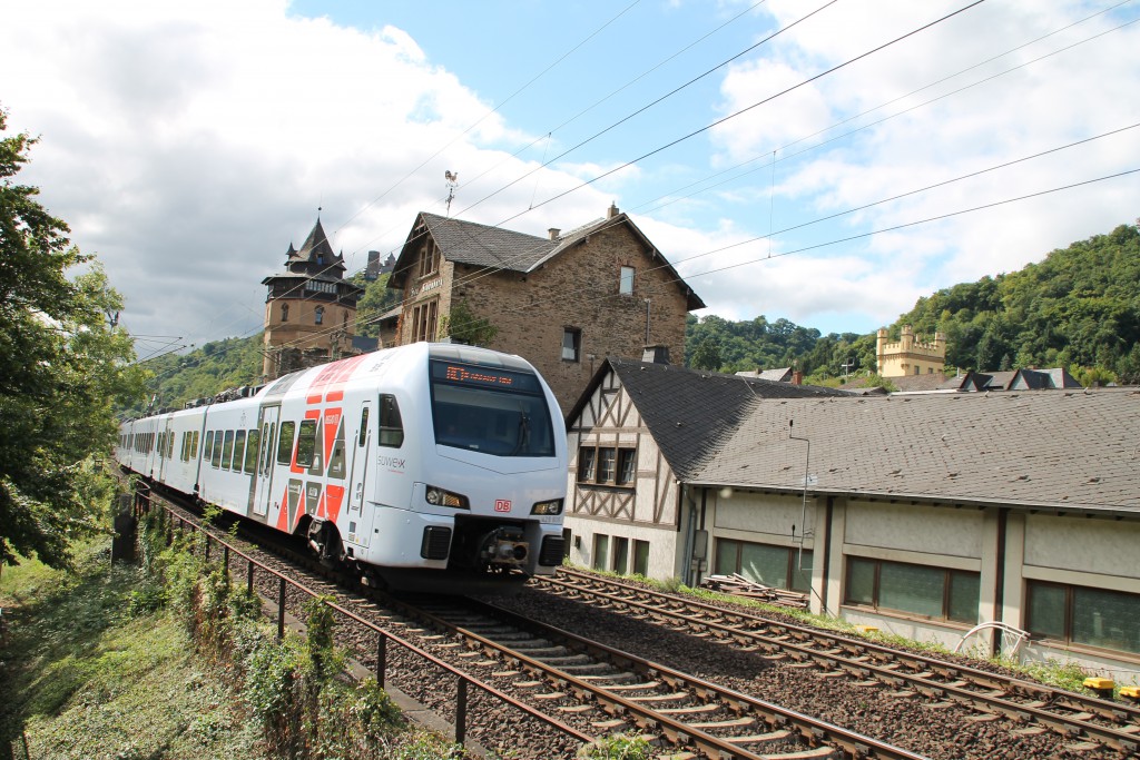 Am 15.08.2015 durchfährt ein FLIRT der SÜWEX über die linke Rheinstrecke nach Koblenz.