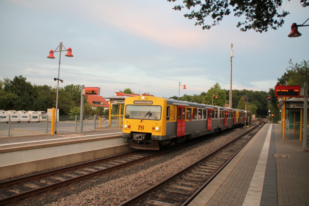 Ein VT2E der HLB hält in Köppern auf der Taunusbahn am 24.07.2015.