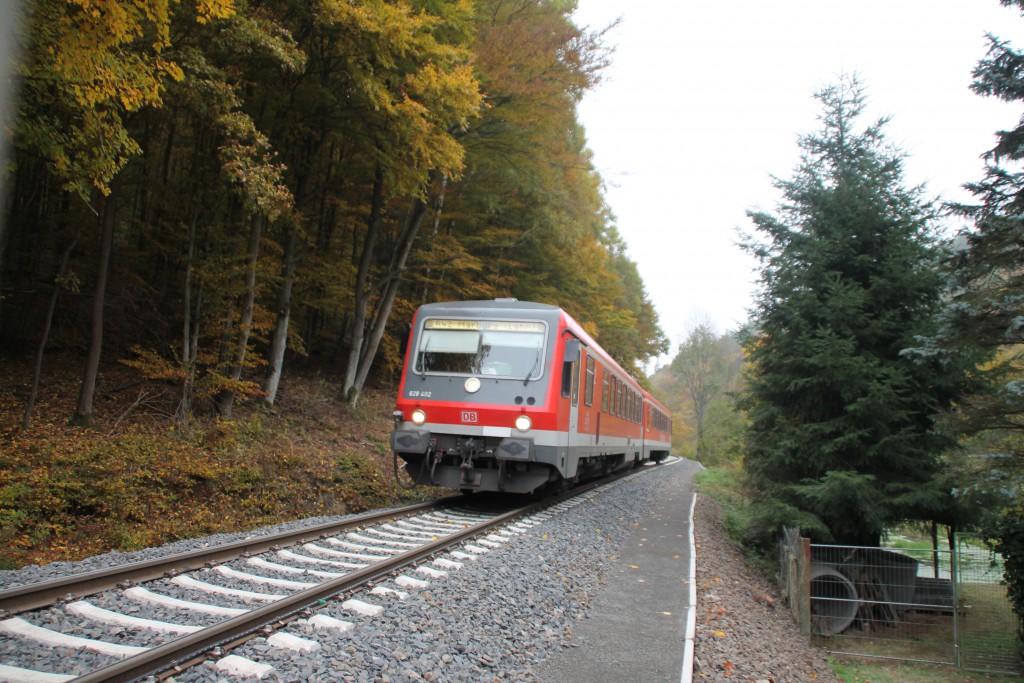 628 402 macht sich auf den Weg nach Herzhausen, aufgenommen am 24.10.2015.