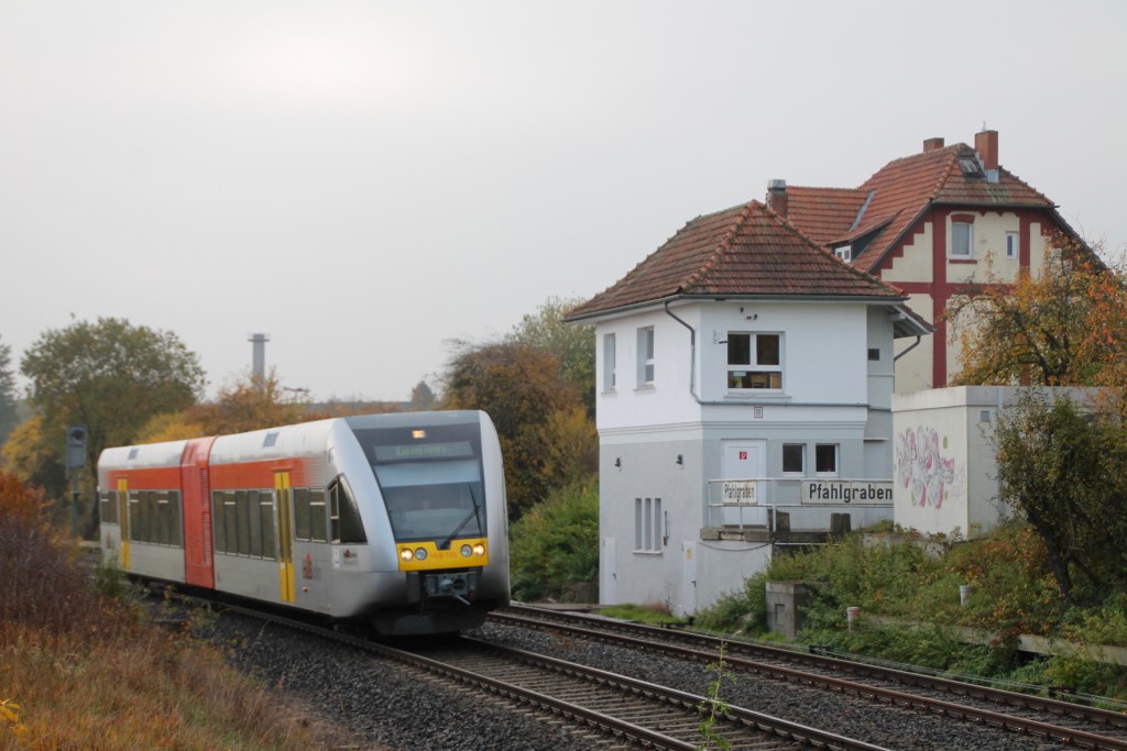 Ein GTW der HLB durchquert den Betriebsbahnhof Pfahlgraben auf der Lahn-Kinzig-Bahn, aufgenommen am 31.10.2015.