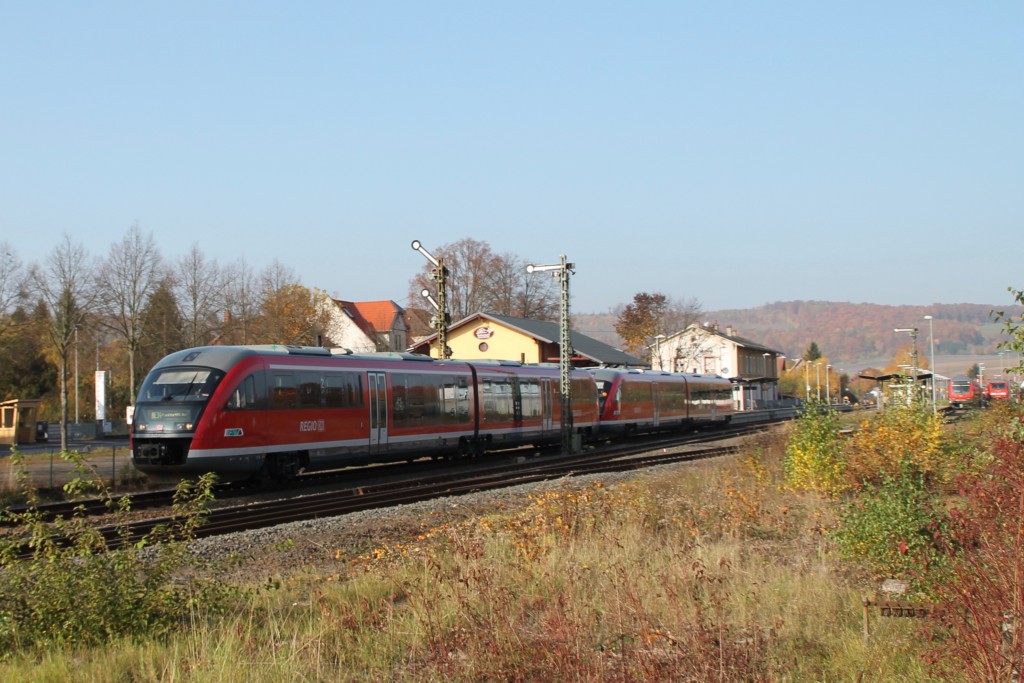 Zwei Desiros der DB verlassen am 31.10.2015 den Bahnhof Glauburg-Stockheim in Richtung Altenstadt.