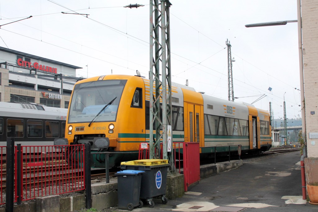 650 062 der ODEG steht am 15.10.2015 im Bahnhof Siegen.