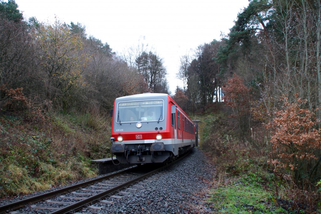 628 436 auf dem Weg in Richtung Frankenberg, aufgenommen am 28.11.2015.