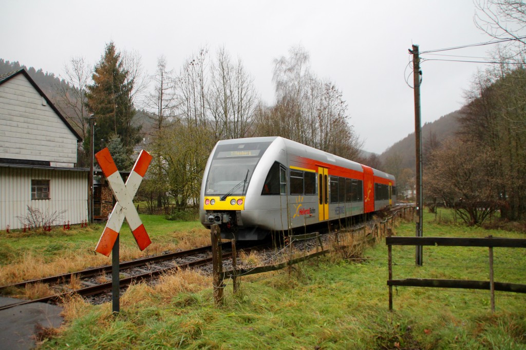 Ein GTW in Schutzbach auf der Daadetalbahn, aufgenommen am 29.11.2015.