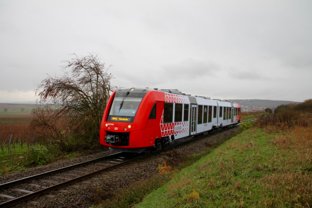 Bei Hohen-Sülzen macht sich 623 008 als RB auf den Weg nach Monsheim, aufgenommen am 21.11.2015. 