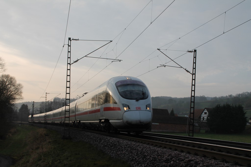 Ein ICE der Baureihe 411 in Unterhaun auf der Strecke Fulda - Bebra, aufgenommen am 19.12.2015.