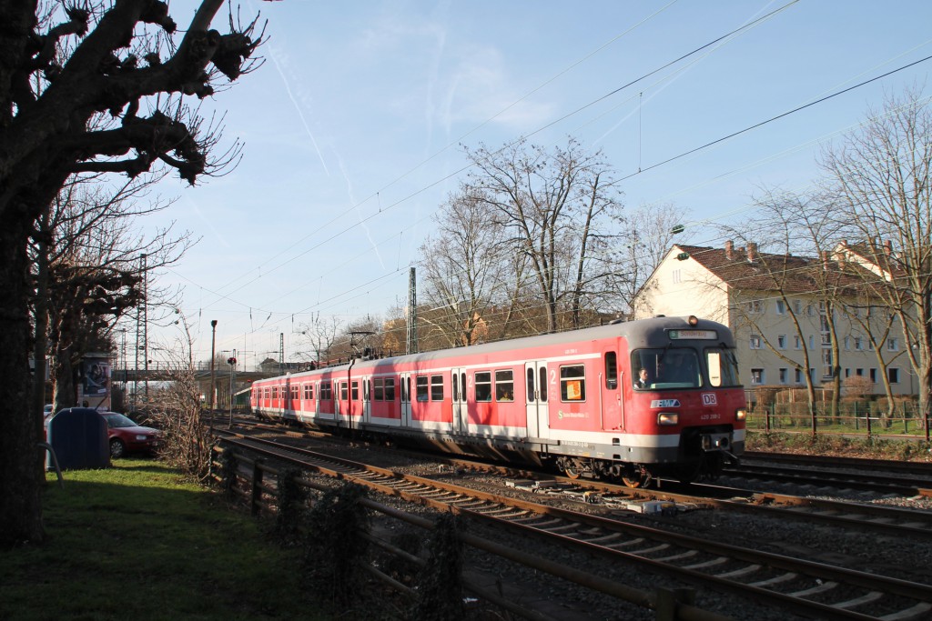 420 298 bei der Ausfahrt in Frankfurt-Griesheim, aufgenommen am 06.02.2016.