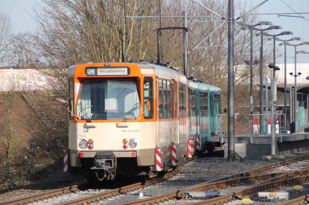 Ein PTW Triebwagen der VGF in Frankfurt-Preungesheim, aufgenommen am 06.02.2016.