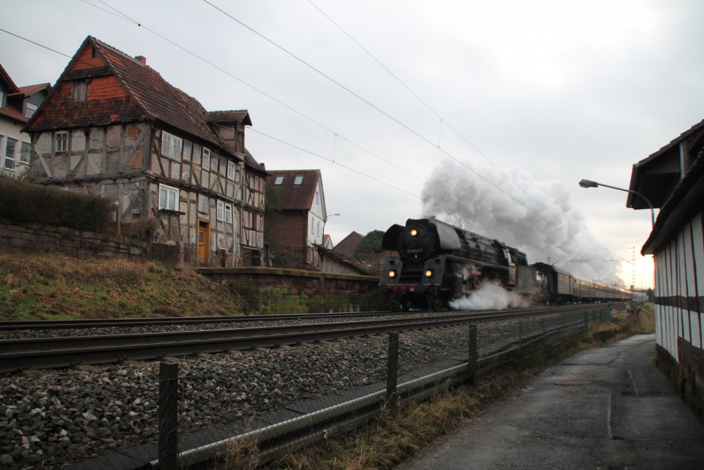 01 1533 bei der Durchfahrt in Anzefahr am 06.02.2016.