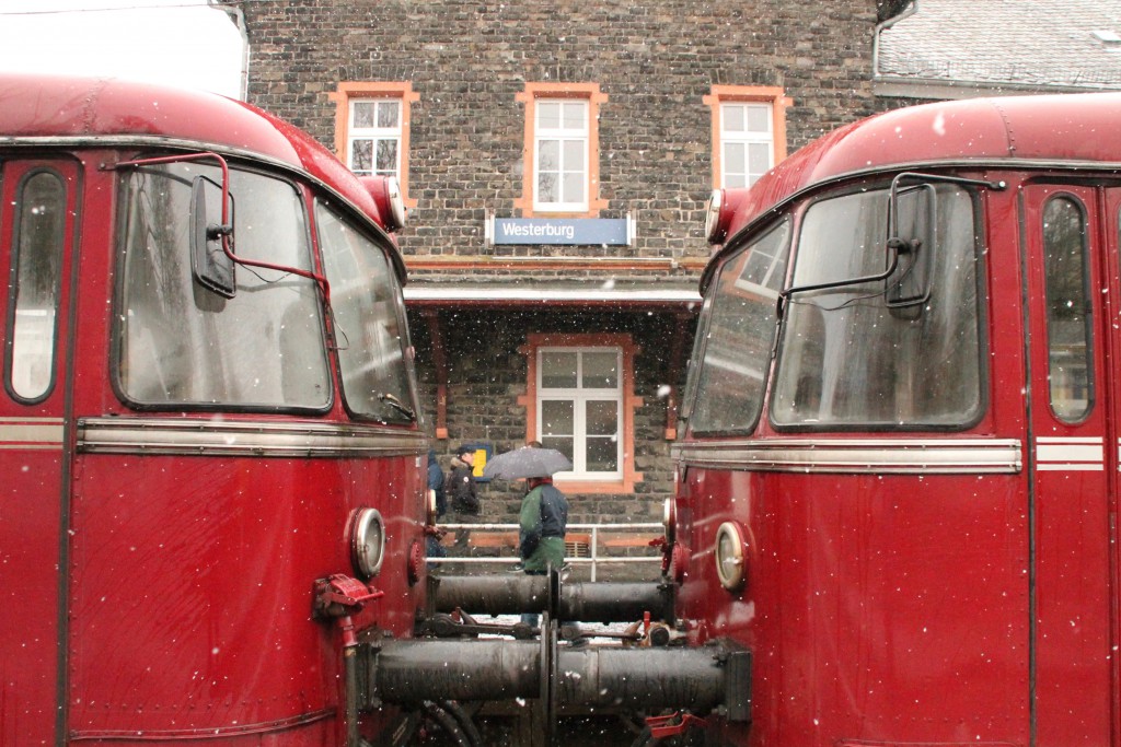 798 622 und 796 724 sind angekommen im Bahnhof Westerburg, aufgenommen am 06.03.2016.