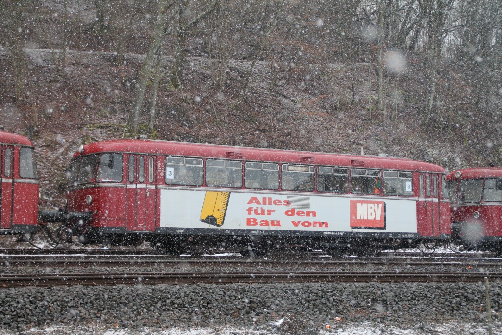 798 818 steht im Bahnhof Westerburg, aufgenommen am 06.03.2016.