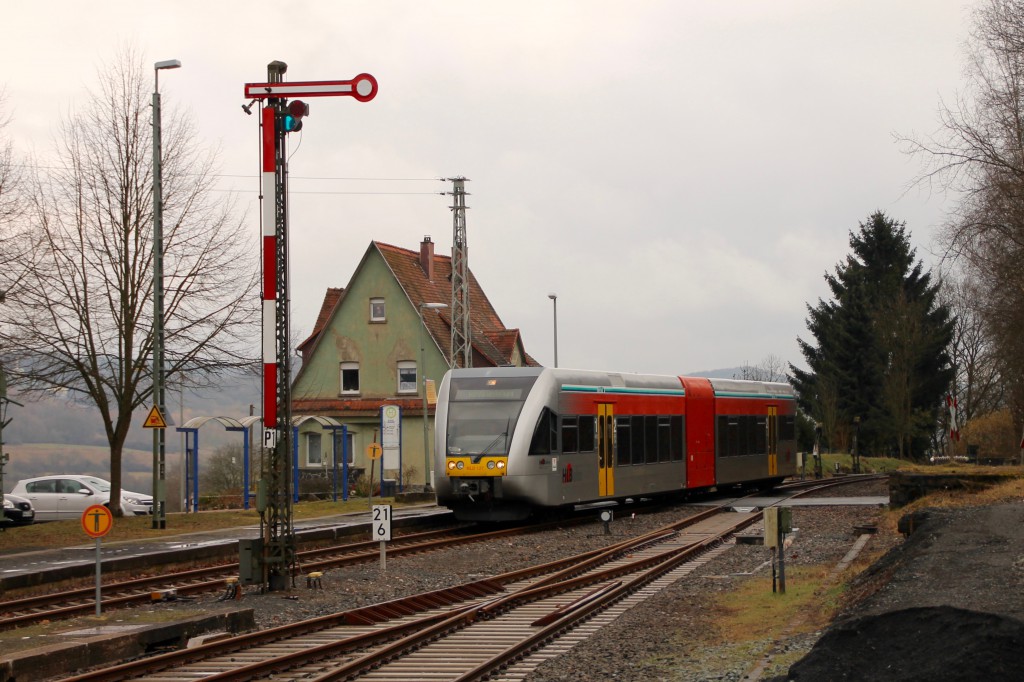 Ein GTW der HLB fährt in den Bahnhof Wilsenroth ein, aufgenommen am 06.03.2016.