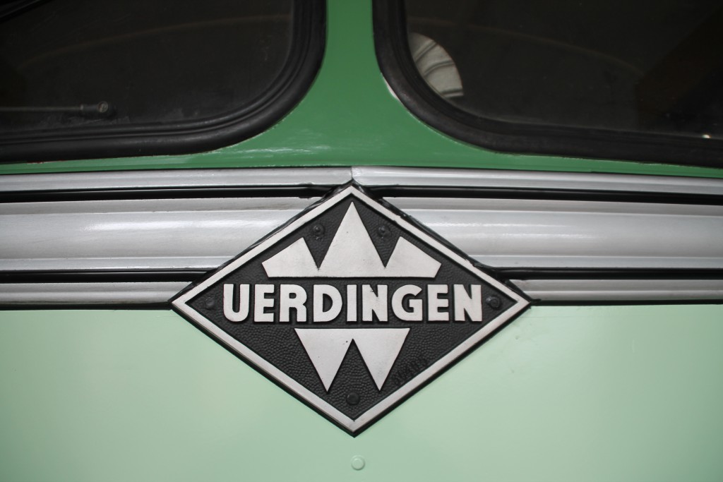 UERDINGEN, in Grün. Aufgenommen an einem Schienenbus im Bw Siegen am 27.03.2016.