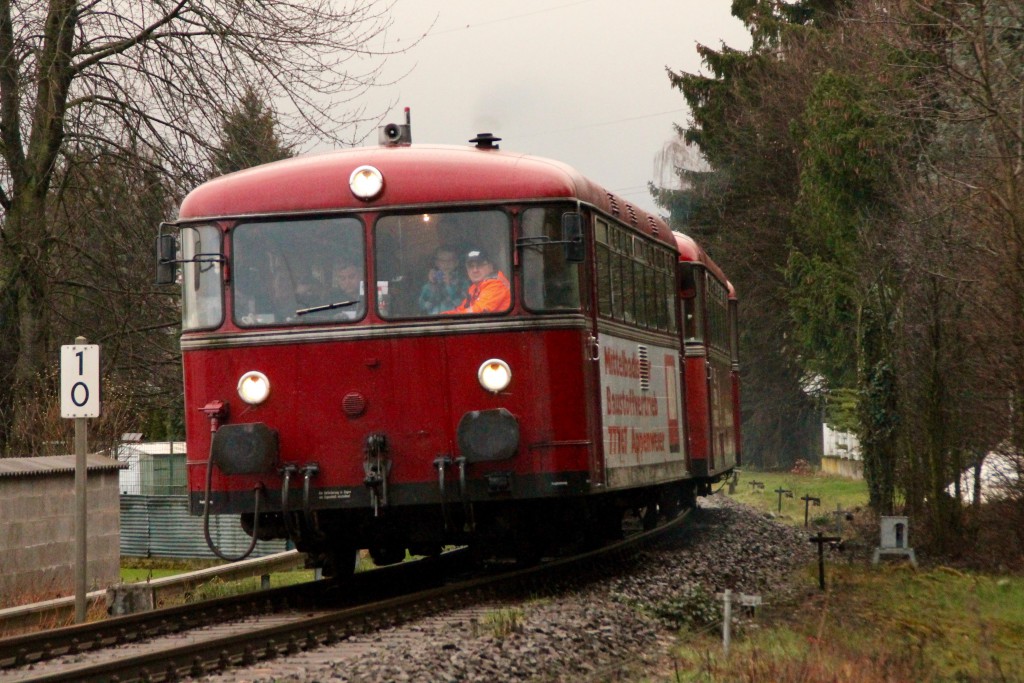 798 818, 998 880 und 998 250 bei Staffel, aufgenommen am 06.03.2016.