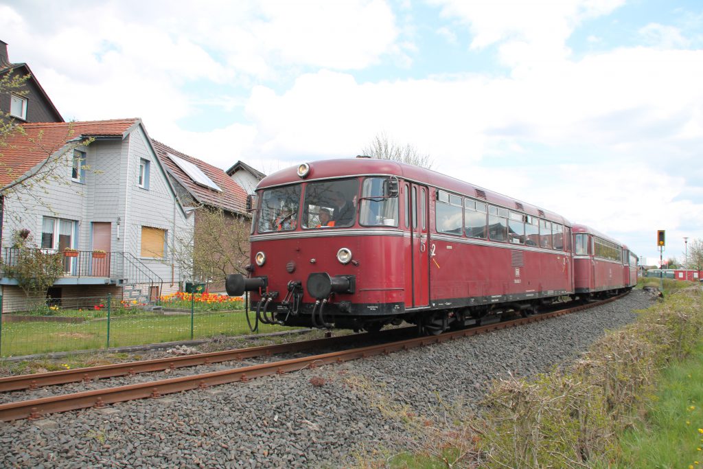 796 802, 996 309, 996 299 und 796 690 in Allendorf (Eder) auf der Strecke Frankenberg - Battenberg, aufgenommen am 30.04.2016.