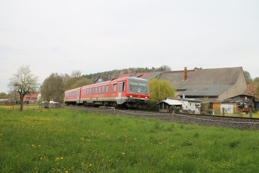 628 436 in Todenhausen auf der Burgwaldbahn, aufgenommen am 30.04.2016.