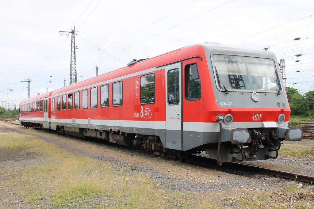 Im Bw Darmstadt steht 628 440 über das Wochenende abgestellt, aufgenommen am 25.06.2016.