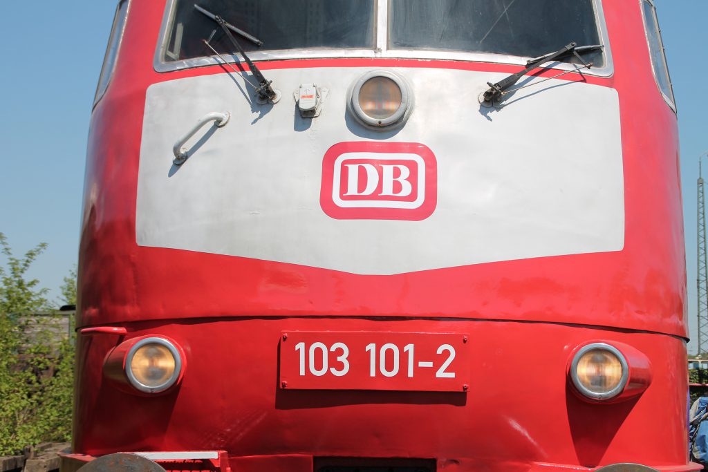 Die Front von 103 101 im Eisenbahnmuseum Darmstadt-Kranichstein, aufgenommen am 07.05.2016.