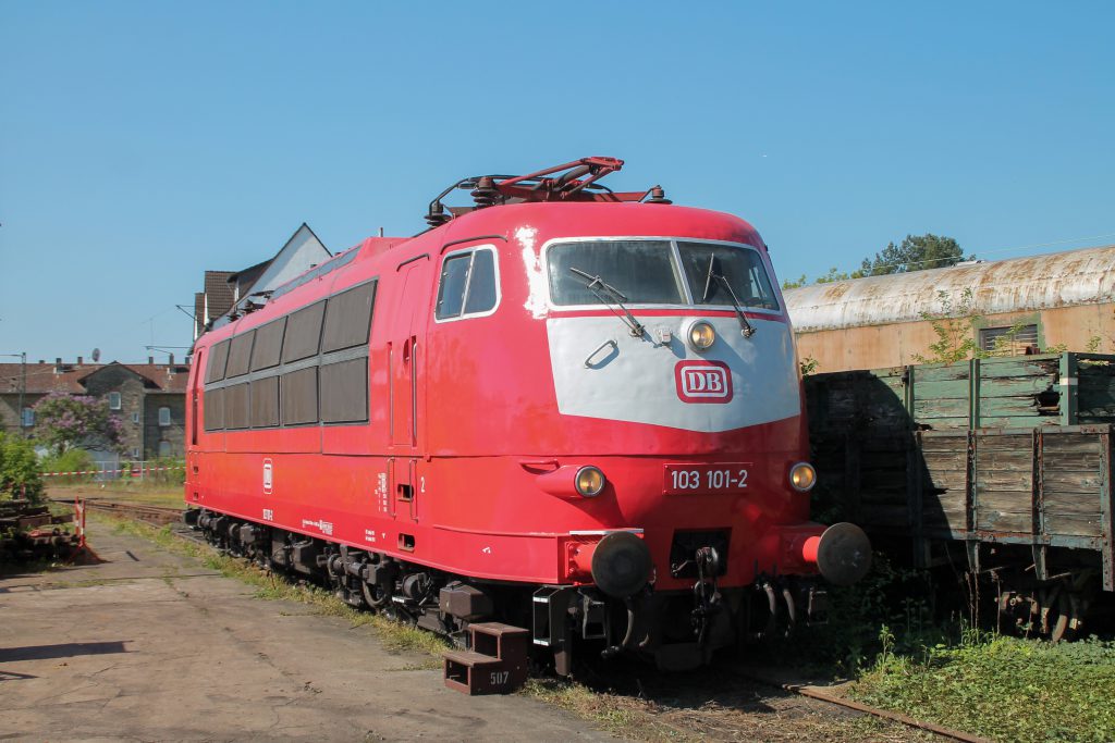 103 101 steht im Eisenbahnmuseum Darmstadt-Kranichstein, aufgenommen am 07.05.2016.