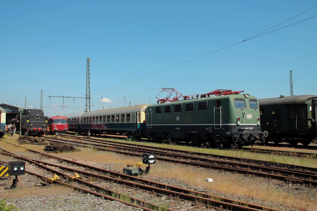 141 228 im Eisenbahnmuseum Darmstadt-Kranichstein, aufgenommen am 14.05.2015.