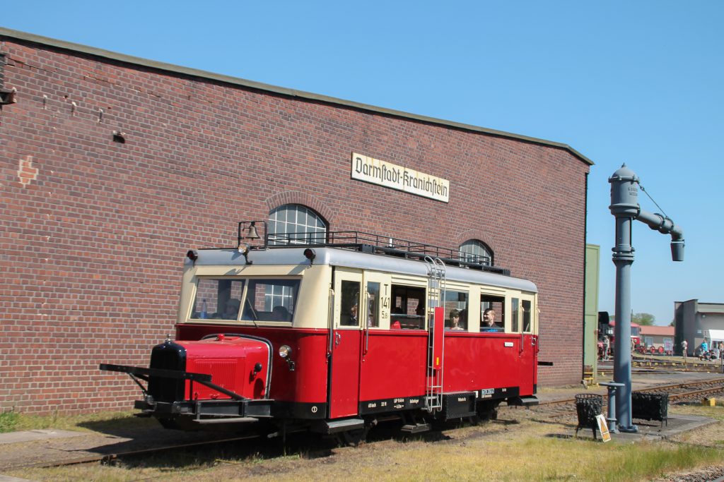 Ein Wissmarer Schienenbus im Eisenbahnmuseum Darmstadt-Kranichstein, aufgenommen am 07.05.2016.