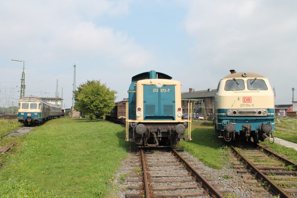 Ein Karlsruher Steuerwagen , 212 372 und 217 014 stehen im DB-Museum in Koblenz-Lützel, aufgenommen am 05.09.2016.