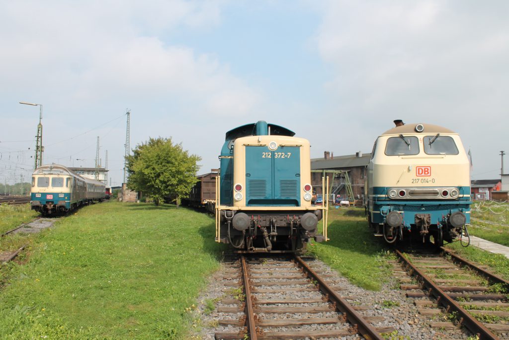 Ein Karlsruher Steuerwagen , 212 372 und 217 014 stehen im DB-Museum in Koblenz-Lützel, aufgenommen am 05.09.2016.