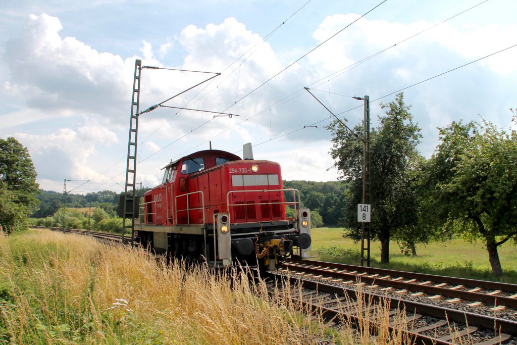 294 733 bei Dillheim auf der Dillstrecke, aufgenommen am 06.07.2016.