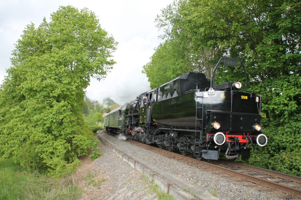 CFL 5519 zwischen Königstein und Schneidhain auf der Frankfurt-Königsteiner-Eisenbahn, aufgenommen am 15.05.2016.