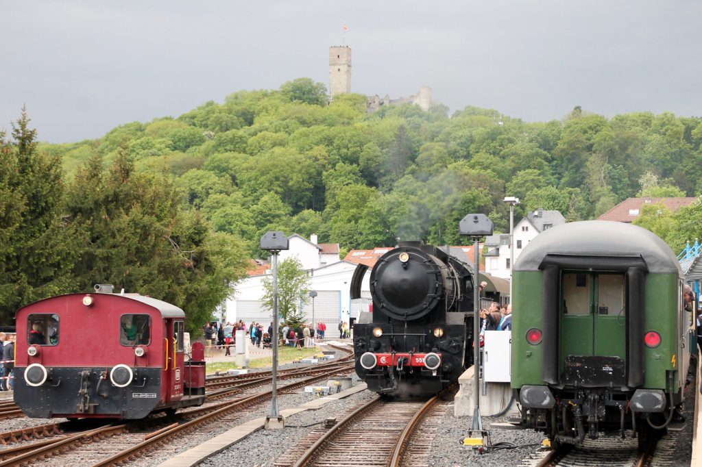 CFL 5519 und 332 607 im Bahnhof Königstein, aufgenommen am 15.05.2016.