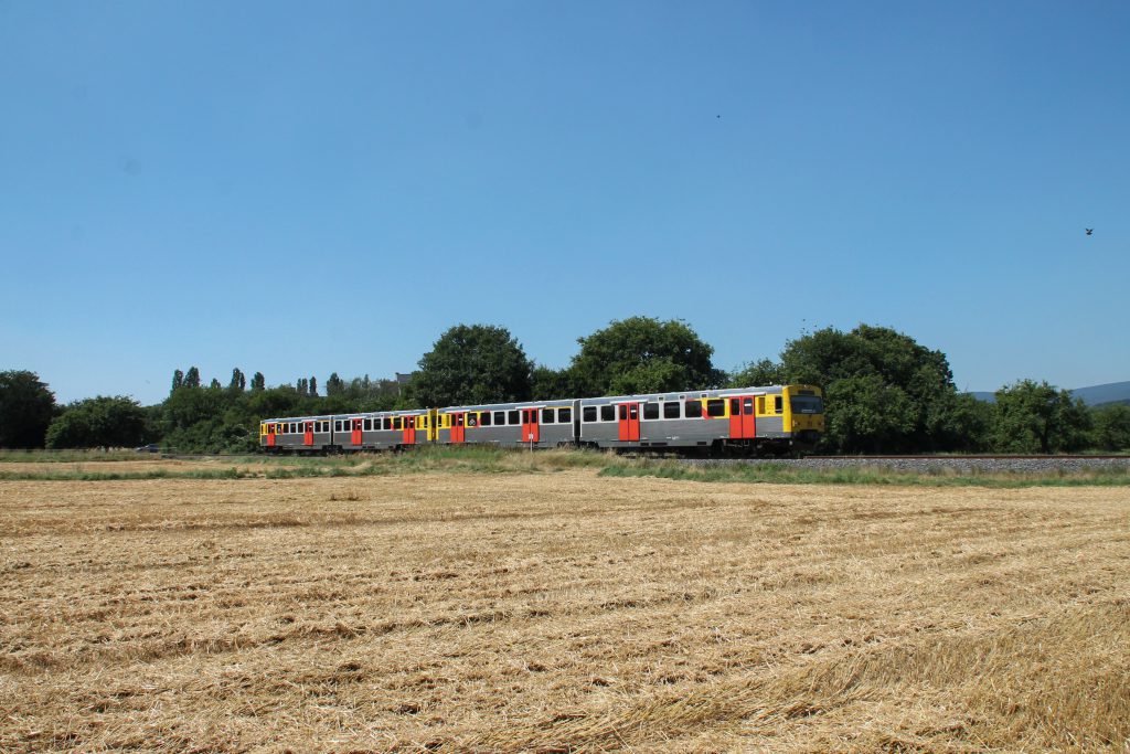 Zwei VT2E der HLB bei Münster auf der Frankfurt-Königsteiner-Eisenbahn, aufgenommen am 20.07.2016.