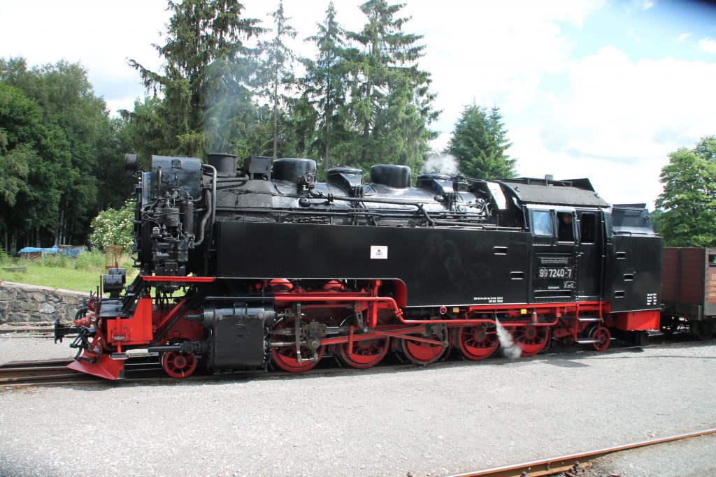 99 7240 wartet im Bahnhof Stiege, aufgenommen am 03.07.2016.