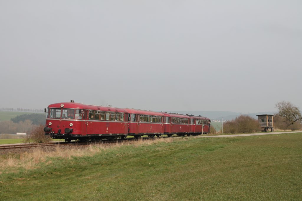 796 690, 996 299, 996 309, 796 802 in der Nähe von Kleinweidelbach auf der Hunsrückquerbahn, aufgenommen am 02.04.2016.