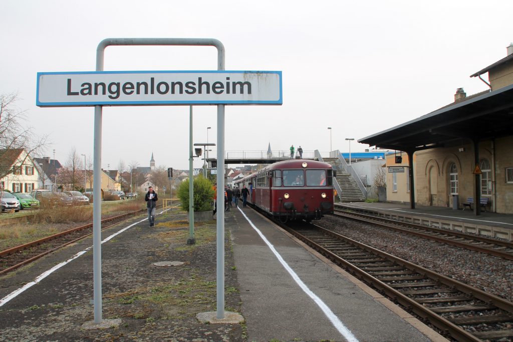 796 690, 996 299, 996 309, 796 802 im Bahnhof Langenlonsheim, aufgenommen am 02.04.2016.