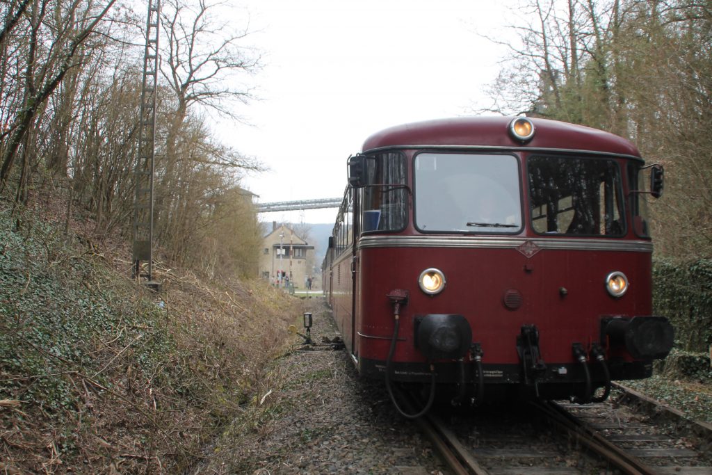 796 690, 996 299, 996 309, 796 802 verlassen den Bahnhof Stromberg auf der Hunsrückquerbahn, aufgenommen am 02.04.2016.