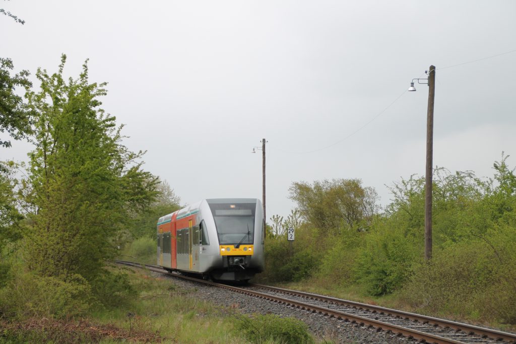 Ein GTW der HLB bei Rodheim zwischen Friedberg und Friedrichsdorf, aufgenommen am 23.03.2016.