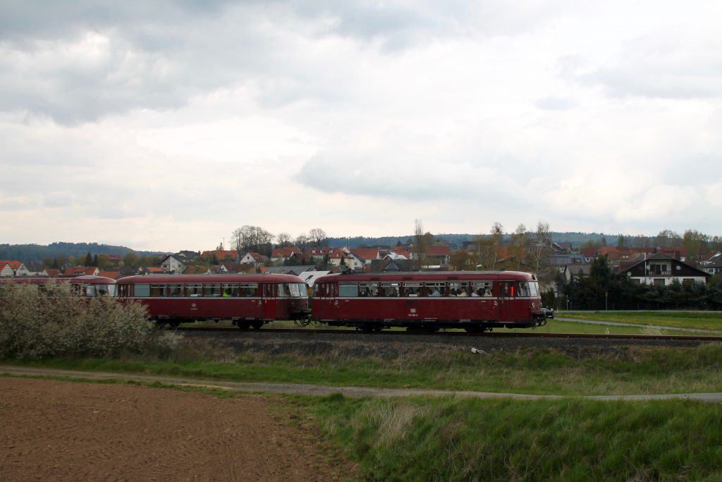 796 802, 996 309, 996 299 und 796 690 bei Röddenau auf der Strecke Frankenberg - Battenberg, aufgenommen am 30.04.2016.