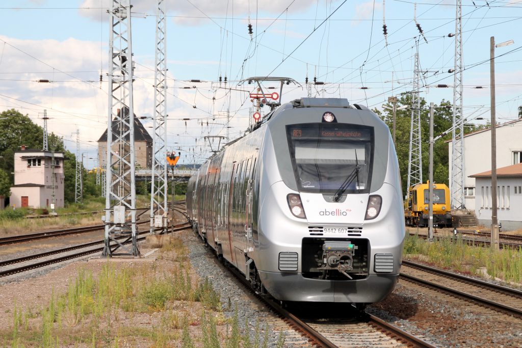 Ein TALENT 2 von Abellio fährt in den Bahnhof Sangershausen ein, aufgenommen am 03.07.2016.