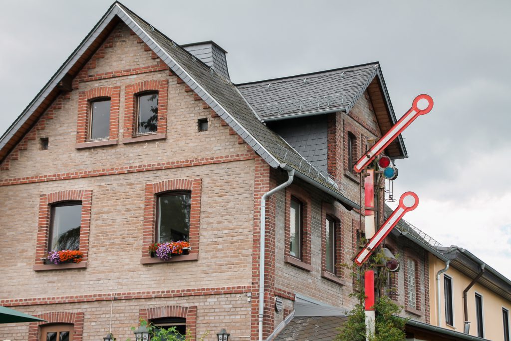 Hp2 an einer Gaststätte in Grävenwiesbach, aufgenommen am 15.07.2016.