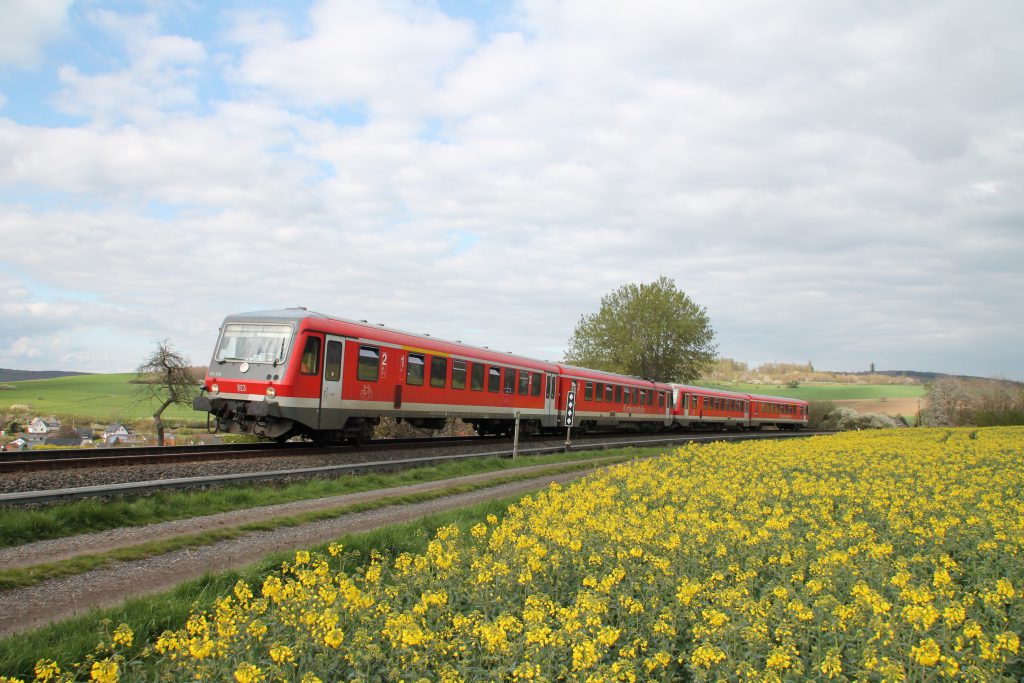 628 429 und 628 419 oberhalb von Hundstadt auf der Taunusbahn, aufgenommen am 23.04.2016.