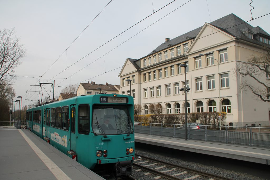 PTB Wagen der VGF in der Theobald-Ziegler-Straße in Frankfurt, aufgenommen am 03.04.2016.